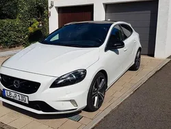Weiß Gebraucht 2015 Volvo V40 Summum Kombi | 19.300 €