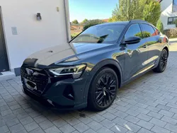 Grau Gebraucht 2023 Audi Q8 e-tron S-Line SUV | 54.820 € (Guter Preis)