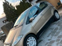 Gold Gebraucht 2006 Mercedes A180 Elegance Van / Kleinbus | 1.800 € (Fairer Preis)