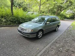 Grau Gebraucht 2002 Toyota Avensis Kombi | 1.750 € (Fairer Preis)