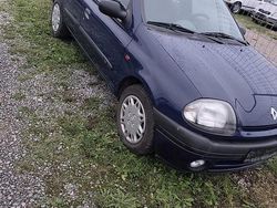 Blau Gebraucht 2000 Renault Clio II Limousine | 2.200 € (Fairer Preis)