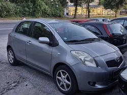 Grau Gebraucht 2007 Toyota Yaris Kleinwagen | 2.899 € (Fairer Preis)