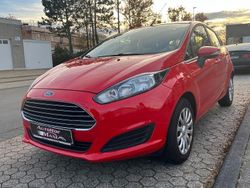 Rot Gebraucht 2015 Ford Fiesta Trend Limousine | 2.490 €