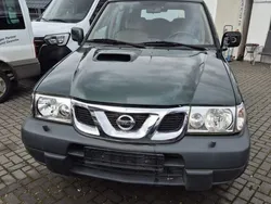 Grün Gebraucht 2002 Nissan Terrano SUV | 2.900 €