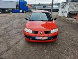 Rot Gebraucht 2004 Renault Mégane II Authentique Limousine | 1.690 € (Fairer Preis)