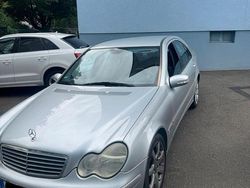 Silber Gebraucht 2002 Mercedes C200 Limousine | 3.200 €