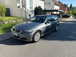 Grau Gebraucht 2009 BMW 318 Kombi | 9.998 €