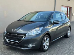 Grau Gebraucht 2012 Peugeot 208 Active Kleinwagen | 6.990 € (Fairer Preis)