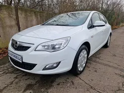 Weiß Gebraucht 2012 Opel Astra Design Edition Limousine | 2.990 € (Superpreis)