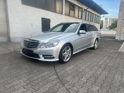 Silber Gebraucht 2011 Mercedes E500 AMG Limousine | 7.990 €