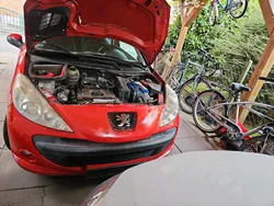 Rot Gebraucht 2009 Peugeot 206+ Kleinwagen | 350 €