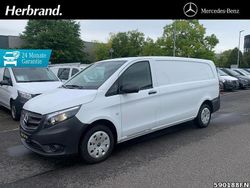 Weiss Gebraucht 2024 Mercedes Vito Van / Kleinbus | 28.953 € (Fairer Preis)