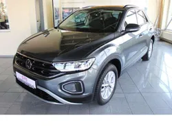 Deep black perleffekt Gebraucht 2024 VW T-Roc Life SUV | 22.888 € (Guter Preis)
