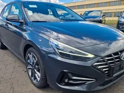 Dark knight / mic Gebraucht 2023 Hyundai i30 Trend Limousine | 17.799 € (Fairer Preis)