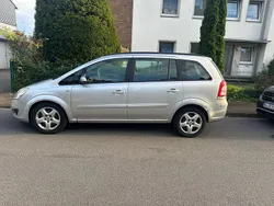 Grau Gebraucht 2008 Opel Zafira Van / Kleinbus | 2.500 € (Fairer Preis)