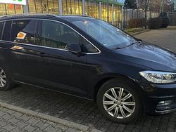 Schwarz Gebraucht 2016 VW Touran Highline Van / Kleinbus | 17.999 € (Fairer Preis)