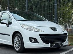 Weiß Gebraucht 2010 Peugeot 207 Urban Move Limousine | 3.990 €