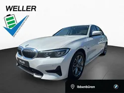 Mineralweiß (weiß) Gebraucht 2022 BMW 330e Shadowline Limousine | 29.490 € (Guter Preis)