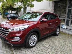 Ruby wine / mic (metallic) Gebraucht 2015 Hyundai Tucson Premium SUV | 16.600 € (Etwas zu teuer)