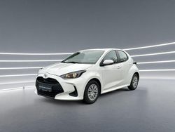 Schneeweiß Gebraucht 2022 Toyota Yaris Basis Limousine | 14.290 € (Fairer Preis)