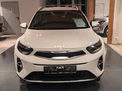 Weiß Gebraucht 2024 Kia Stonic Vision SUV | 21.990 € (Fairer Preis)