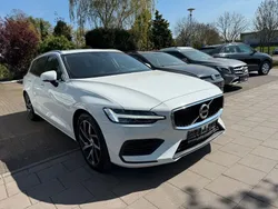 Ice white, solid / solid Gebraucht 2020 Volvo V60 Pro Kombi | 27.950 € (Fairer Preis)