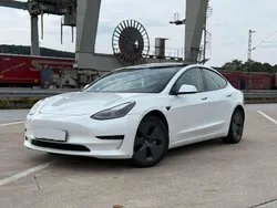 Weiß Gebraucht 2021 Tesla Model 3 Standard Range Plus Limousine | 25.490 € (Fairer Preis)