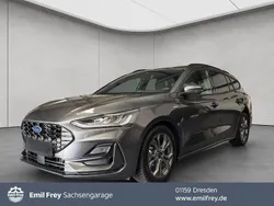 Grau Gebraucht 2024 Ford Focus ST-Line X Limousine | 26.940 € (Guter Preis)
