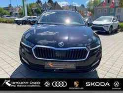 (schwarzmagic perleffekt) Gebraucht 2022 Skoda Octavia Clever Kombi | 17.980 € (Guter Preis)