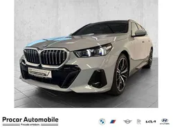Grau Gebraucht 2024 BMW 520 M Sport Kombi | 54.670 € (Superpreis)