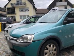 Grün Gebraucht 2003 Opel Corsa Kleinwagen | 300 €