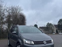 Grau Gebraucht 2011 VW Touran Van / Kleinbus | 8.000 € (Fairer Preis)