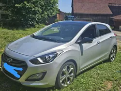 Grau Gebraucht 2014 Hyundai i30 Edition Kleinwagen | 9.000 € (Fairer Preis)
