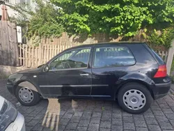 Schwarz Gebraucht 2003 VW Golf IV Limousine | 2.300 € (Fairer Preis)