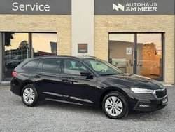 Schwarz Gebraucht 2020 Skoda Octavia Ambition Kombi | 12.499 €