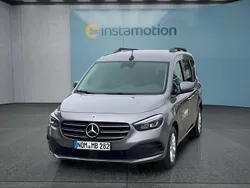 Grau Gebraucht 2025 Mercedes T180 Van / Kleinbus | 37.949 €