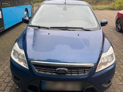 Blau Gebraucht 2010 Ford Focus Limousine | 2.100 € (Fairer Preis)