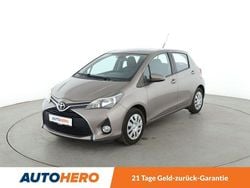 Grau Gebraucht 2015 Toyota Yaris Club Limousine | 10.030 € (Fairer Preis)