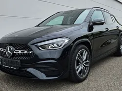 Schwarz Gebraucht 2021 Mercedes GLA200 AMG line SUV | 29.300 €