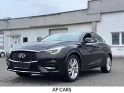 Schwarz Gebraucht 2016 Infiniti Q30 Premium Kleinwagen | 11.370 € (Fairer Preis)