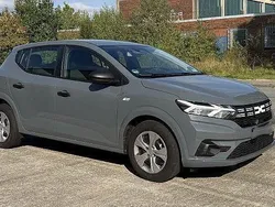 Grau Gebraucht 2024 Dacia Sandero Essentiel Kleinwagen | 12.999 € (Superpreis)