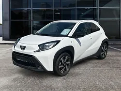 Weiß Gebraucht 2022 Toyota Aygo X-play Kleinwagen | 14.250 € (Etwas zu teuer)