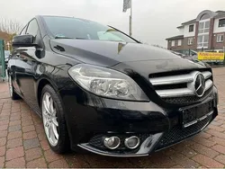 Kosmosschwarz metalliclack Gebraucht 2014 Mercedes B200 Van / Kleinbus | 11.499 € (Fairer Preis)