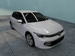 Weiß Gebraucht 2024 VW Golf VIII Life Limousine | 31.590 €