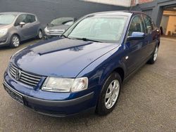 Blau Gebraucht 2000 VW Passat Limousine | 2.299 € (Etwas zu teuer)