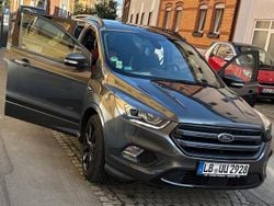 Grau Gebraucht 2018 Ford Kuga ST-Line SUV | 18.000 € (Fairer Preis)