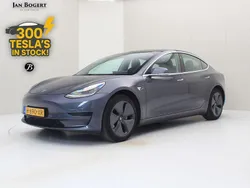 Grau Gebraucht 2020 Tesla Model 3 Standard Range Limousine | 21.400 € (Guter Preis)