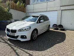 Weiß Gebraucht 2015 BMW 220 Gran Tourer M Sport Van / Kleinbus | 14.150 € (Fairer Preis)