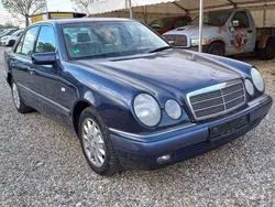 Blaumetallic Gebraucht 1999 Mercedes E240 Elegance Limousine | 2.900 € (Fairer Preis)