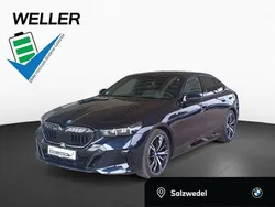 Carbonschwarz (schwarz) Gebraucht 2024 BMW 550e M Sport Limousine | 73.490 € (Guter Preis)